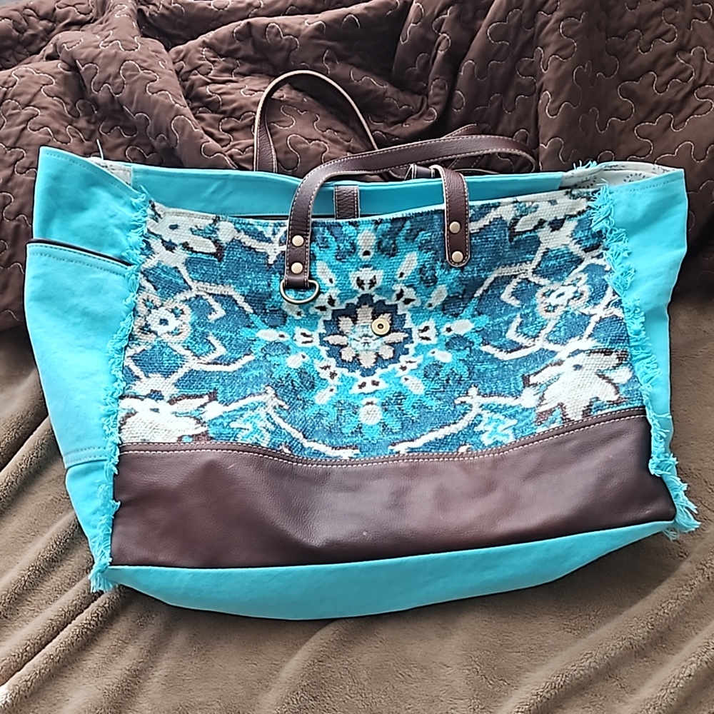 XL Myra Weekender Bag